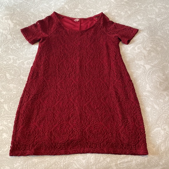Pinkblush Burgundy Lace Rosette Overlay Maternity Top, EUC, size Sm - Picture 4 of 7